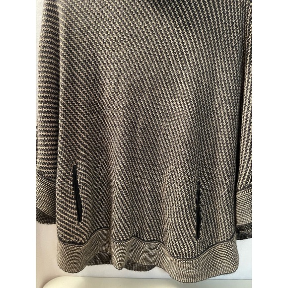 Romeo & Juliet Couture women’s sweater turtle neck poncho gray M/L boho - Picture 3 of 7